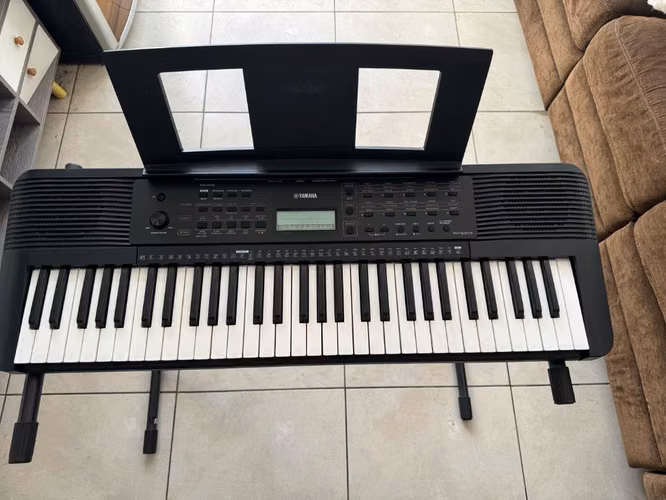 PIANO PSR-E273