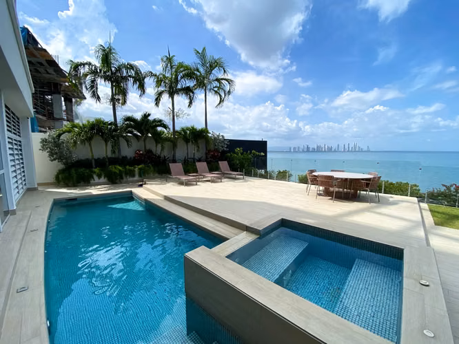 Ocean Reef- Exclusivo Apartamento Frente al Mar en Torre Boutique de 5 Familias