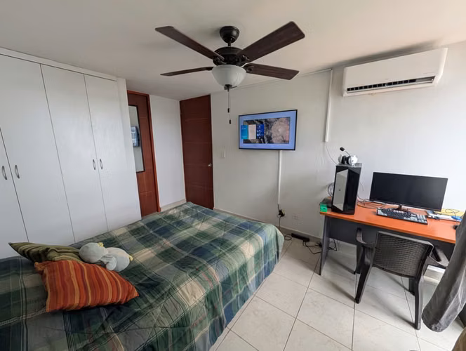 Apartamento en Via Transistmica I con 2 parkings y balcón