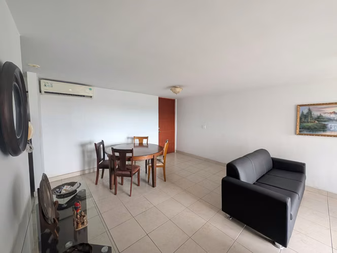 Apartamento en Via Transistmica I con 2 parkings y balcón