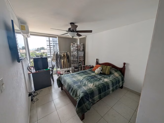 Apartamento en Via Transistmica I con 2 parkings y balcón