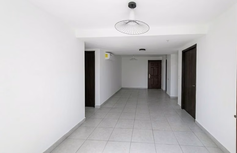 Apartamento en Via España I con excelente iluminacion y ubicacion