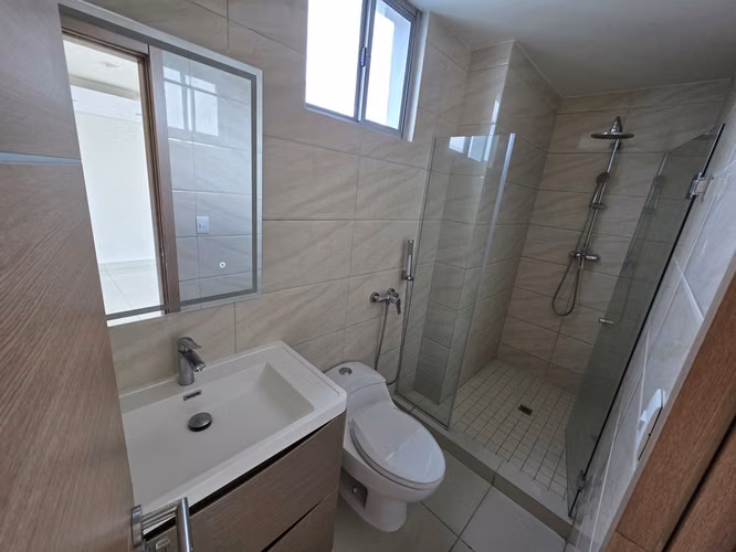 ALQUILER DE APARTAMENTO / LÍNEA BLANCA / VÍA ESPAÑA (CARRASQUILLA) - Imagen 5