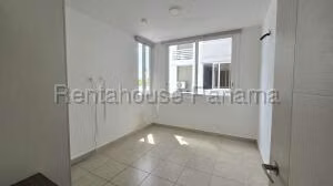 Venta de Apartamento con 113m2 en Brisas del Golf PH Peninsula Norte 27-1269SR