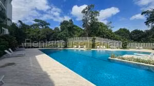 Venta de Apartamento con 113m2 en Brisas del Golf PH Peninsula Norte 27-1269SR