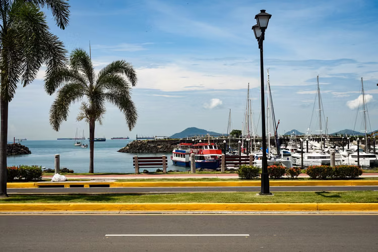 Frente al mar - Amador Causeway 2 y 2 amoblado de 90 m2 - Imagen 18