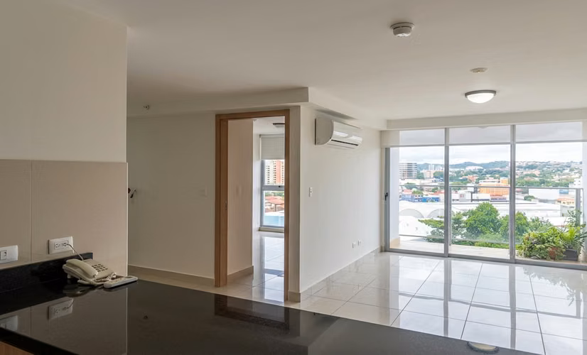 Apartamento en Via España  86m² |con balcón y 2 estacionamientos
