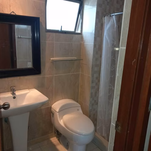 Fully furnished 3 bedrooms,2 bathrooms, living room-dining room, kitchen, laundry area - Imagen 3