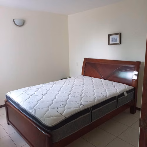 Fully furnished 3 bedrooms,2 bathrooms, living room-dining room, kitchen, laundry area - Imagen 5