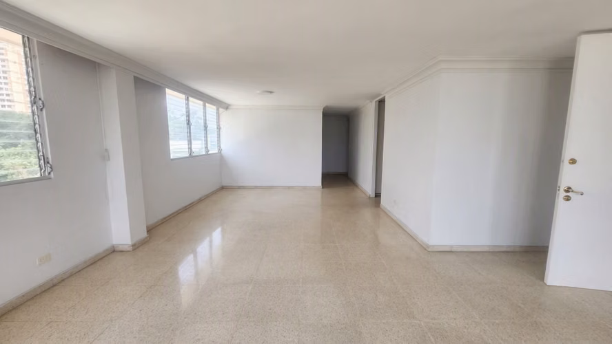 Venta de Apartamento en el Edificio Esmeralda, Bella Vista