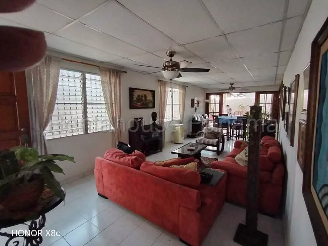 House for Sale in New Distribution Panama LA FONTANA 235 Mts PD