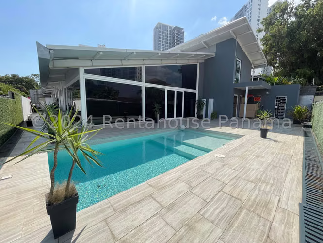Venta de Casa Comercial en Coco del Mar 717 Mts PD