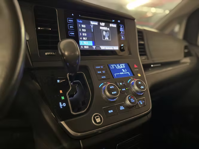 TOYOTA SIENNA SE 2016 ADAPTADA PARA SILLA DE RUEDAS