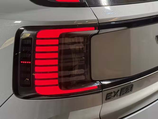 VOLVO EX30 2025