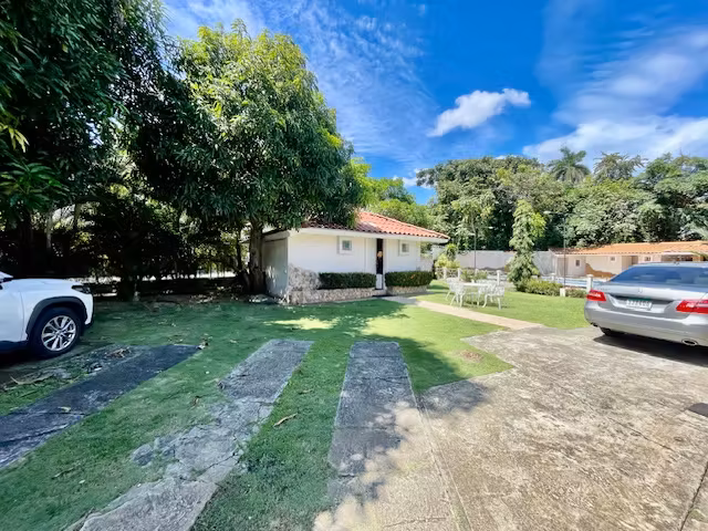 Oportunidad de Inversion Venta de Casa en Altos del Golf. LH - Imagen 2