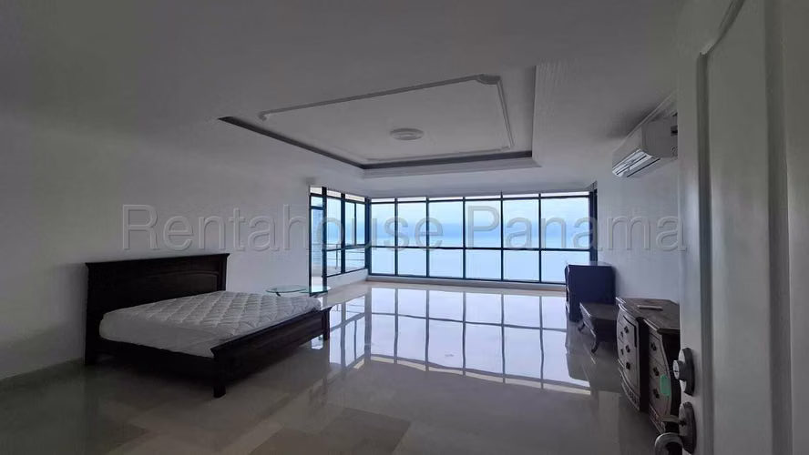 Lujoso Pent-house en Venta en Avenida Balboa 27PPM1298