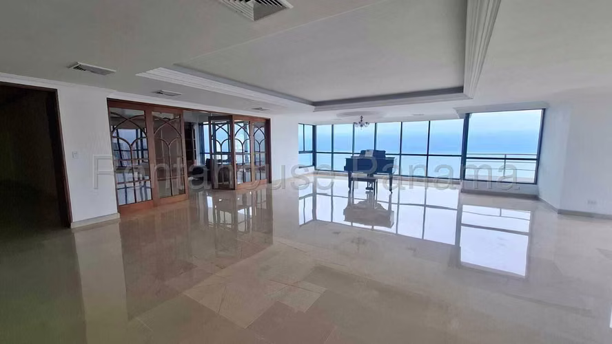 Lujoso Pent-house en Venta en Avenida Balboa 27PPM1298