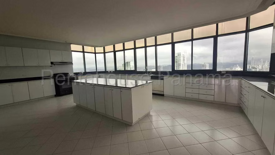 Lujoso Pent-house en Venta en Avenida Balboa 27PPM1298