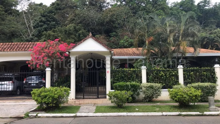 Casa Totalmente Equipada en Alquiler en Ancón 27PPM1285