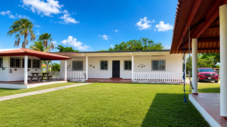 Venta de Casa Frente al Mar en Punta Chame, 2,275m2 de terreno y 350m2 de construcción