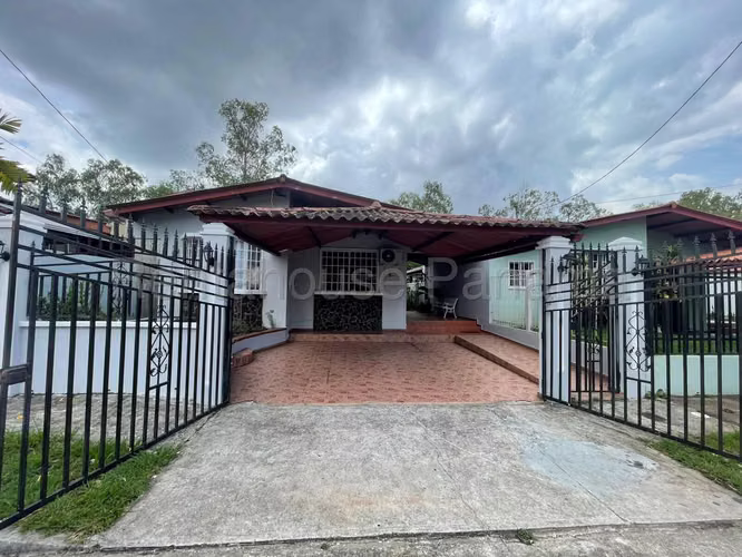 Vendo Casa de 355 m² en Villa Lucre 27-919GG
