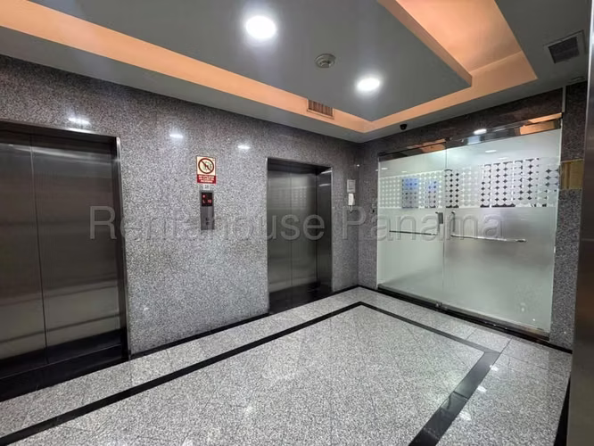 Oficina Comercial en Alquiler en Calle 50 JG - Imagen 5