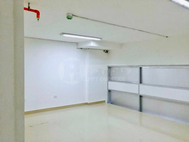 Alquiler de local comercial en Condado Business Center. YP - Imagen 2