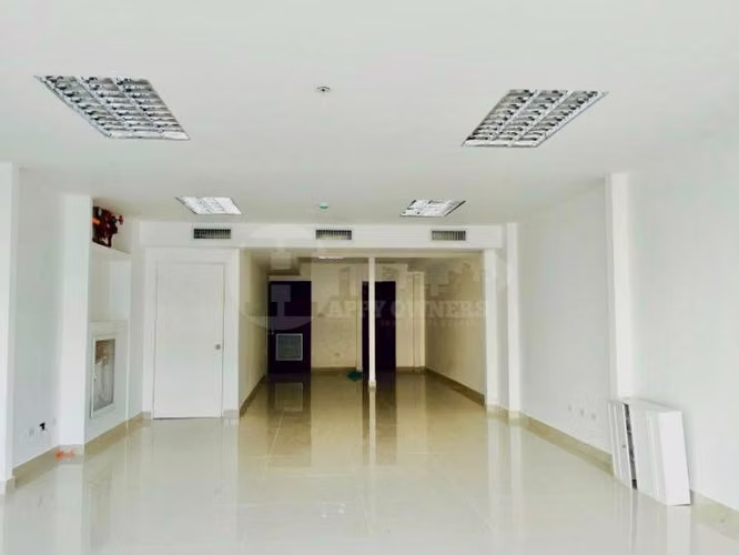 Alquiler de local comercial en Condado Business Center. YP