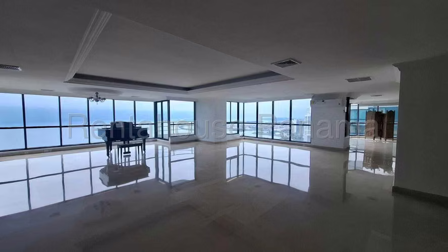 Venta de Apartamento en Avenida Balboa Ph Miramar Solo Cliente Directo MC
