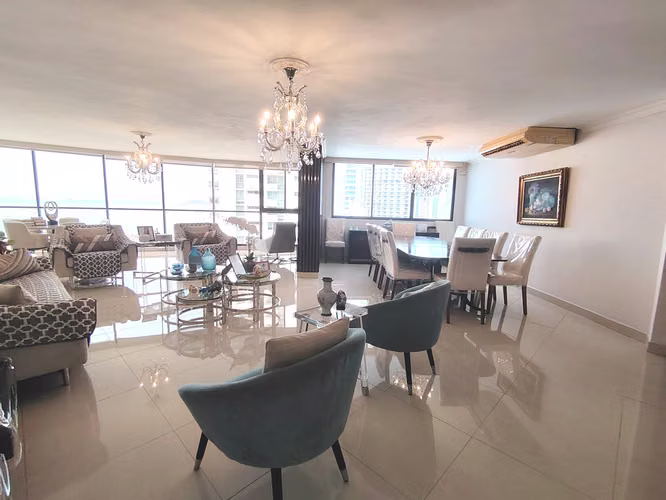 Venta de apartamento amoblado en PH Rocamar, Av. Balboa. EAR