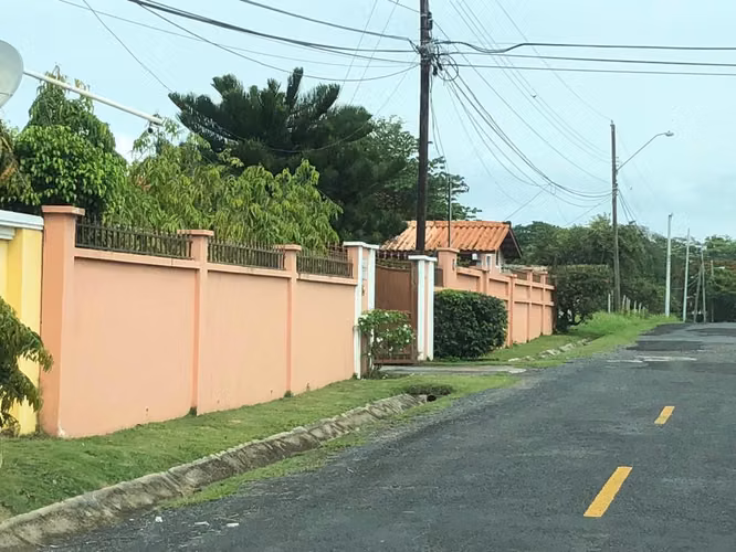 EXCLUSIVA CASA EN VENTA EN CORONADO – AMPLIO TERRENO DE 1,500 m² - Imagen 17