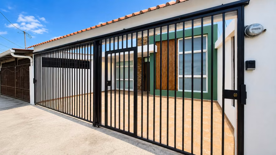 VENTA DE CASA AMOBLADA EN CAMPO LIMBERGH