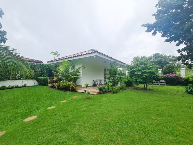 ESPECTACULAR CASA FAMILIAR EN VENTA EN CORONADO – 3,000 M²