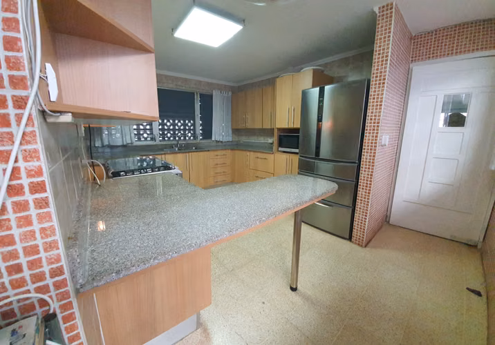 CASA DE UN NIVEL CON PISCINA, UBICADA EN EL CORAZÓN DE LA CIUDAD - Imagen 2