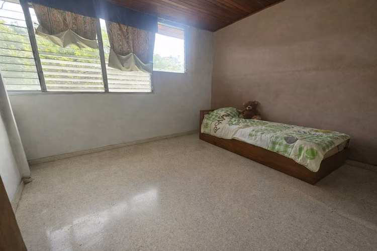 Casa con Patio y Terraza en la Ciudad | Espacios Amplios, Luz y Ubicación - Imagen 16