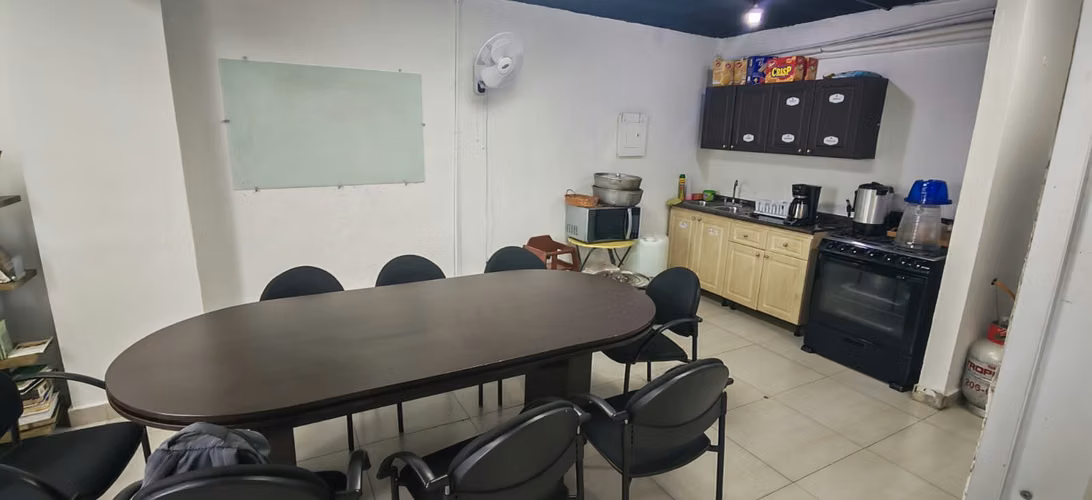 Se alquila local / oficina de 187.91mts en Parque Lefevre - Imagen 4