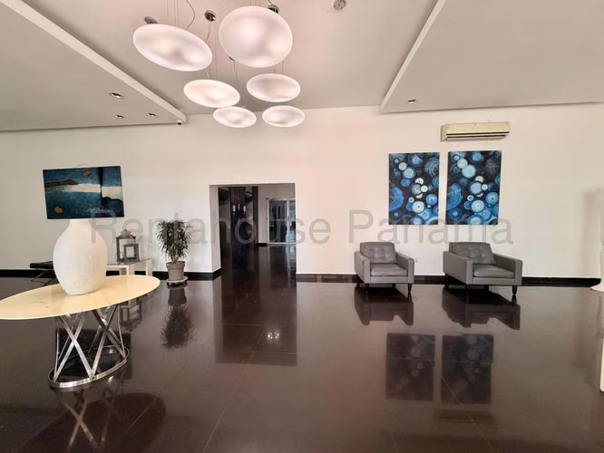 Se Vende Apartamento en Costa del Este MDV27-1286
