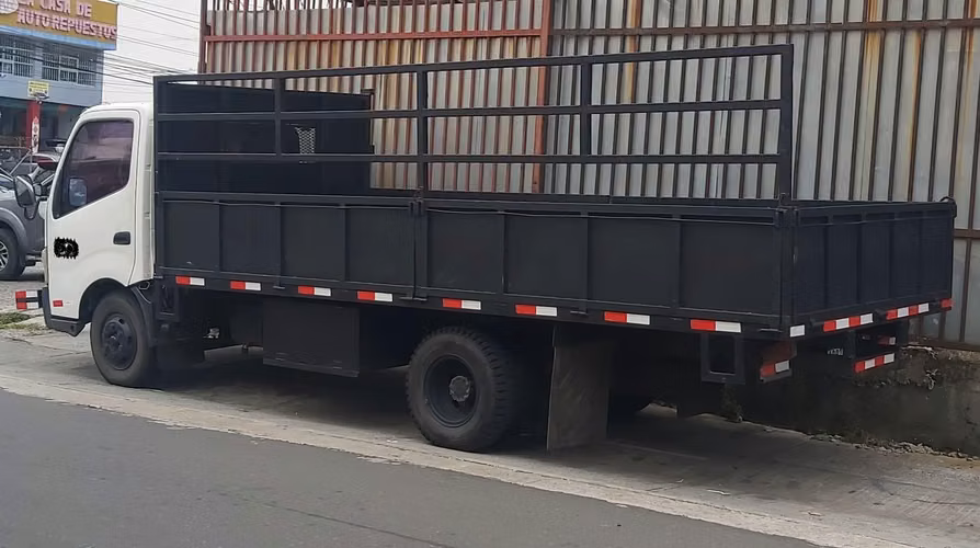 VENDO CAMION TOYOTA HINO - PARA ACARREO
