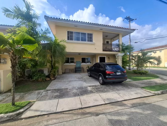 SE ALQUILA CASA EN BRISAS DEL GOLF, VILLA ALTA