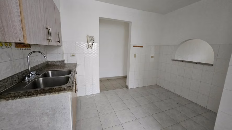VENDO APARTAMENTO CON AMPLIO BALCON EN CAMINO REAL BETANIA!