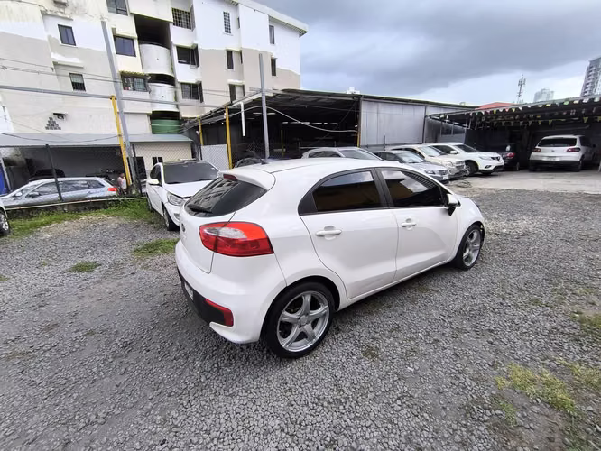 KIA RIO 2017 HB AUTOMATICO - Imagen 6
