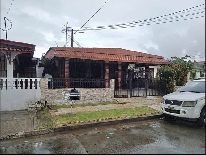 CASA EN VENTA EN DON BOSCO