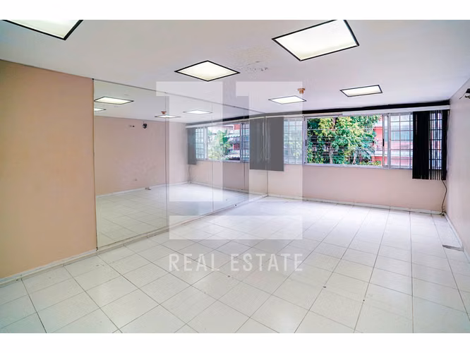 Se Alquila Local Comercial en El Cangrejo, PH Eder Blue