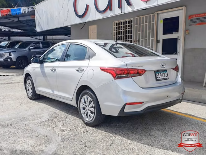 Hyundai Accent Solaris 2023 Automática EE9472 - Imagen 6