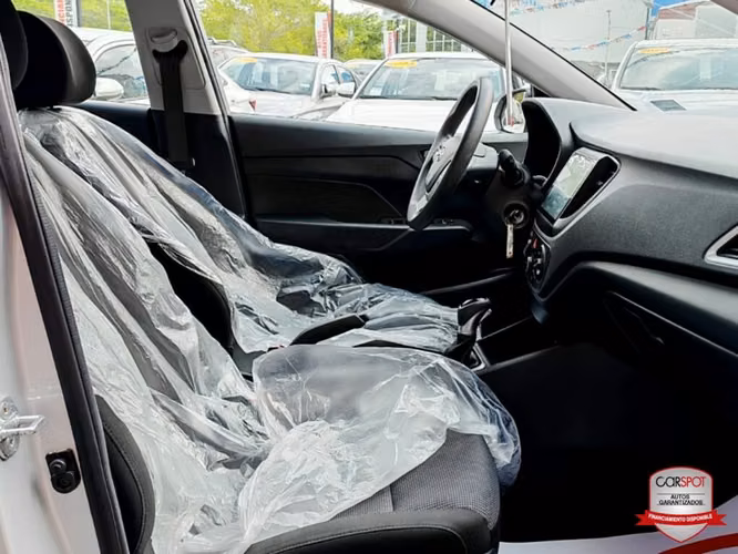 Hyundai Accent Solaris 2023 Automática EE9472 - Imagen 8