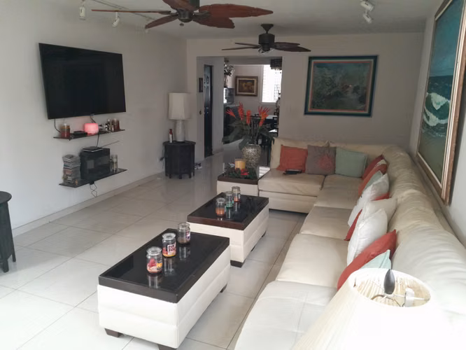 Se alquila habitacion amueblada en Ave. Balboa para dama