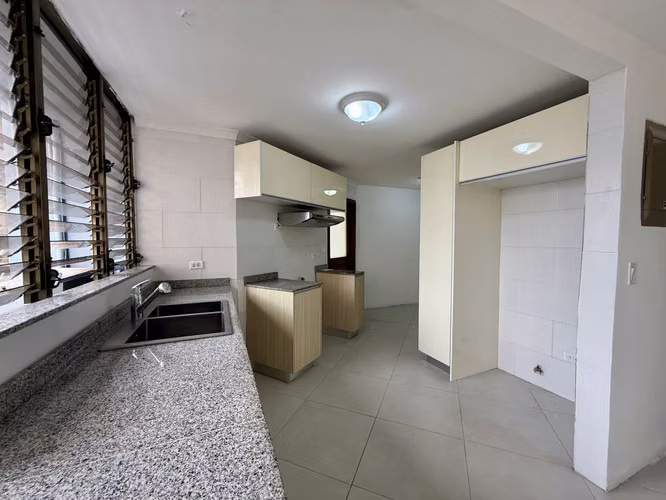 Venta de Apartamento en Tower One, Marbella - Imagen 2