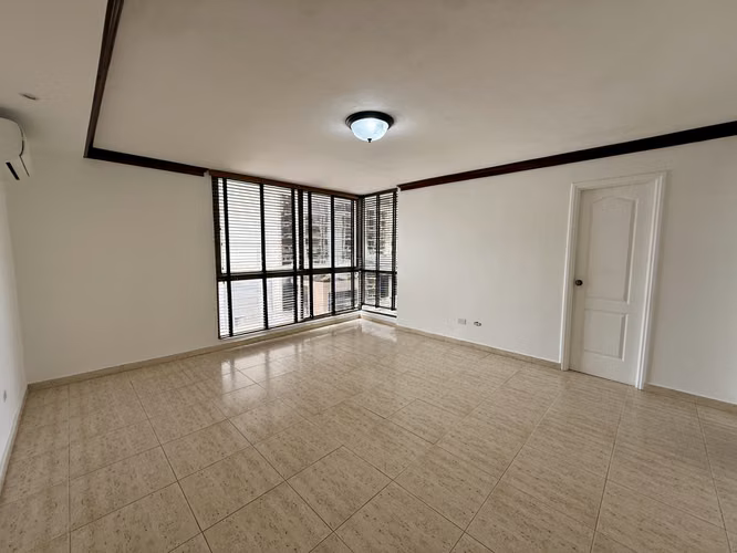 Venta de Apartamento en Tower One, Marbella - Imagen 3