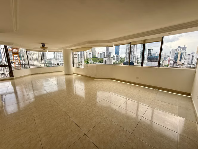 Venta de Apartamento en Tower One, Marbella - Imagen 1