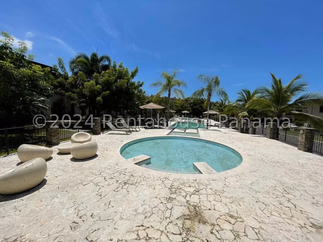 RR VENTA DE CASA EN CLAYTON EMBASSY CLUB